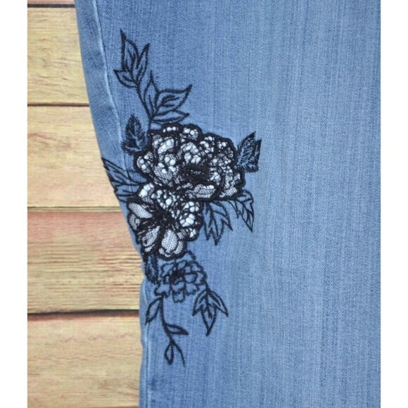 Simply Vera Wang Light Wash Floral Embroidered Skinny Blue Jeans Plus Size 24W - Picture 4 of 11